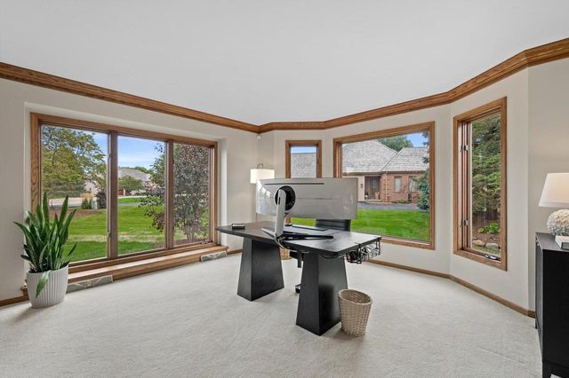 W308N1801 Westlake CIRCLE, Delafield, WI 53018
