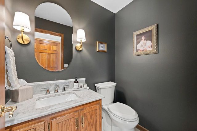 W308N1801 Westlake CIRCLE, Delafield, WI 53018