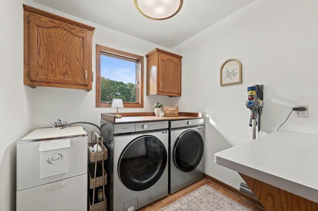 W308N1801 Westlake CIRCLE, Delafield, WI 53018