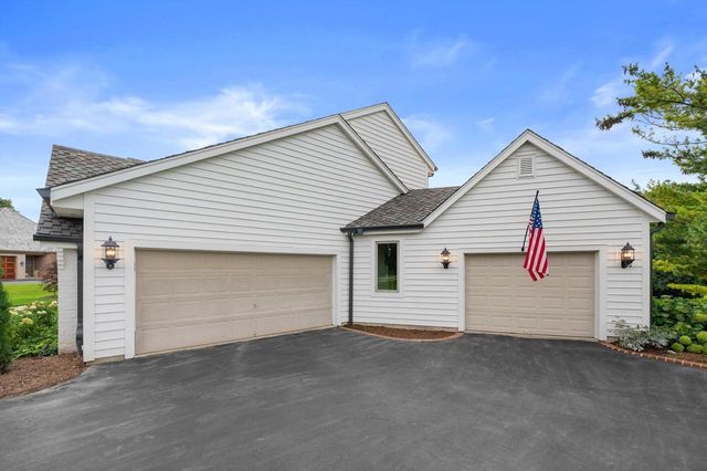 W308N1801 Westlake CIRCLE, Delafield, WI 53018