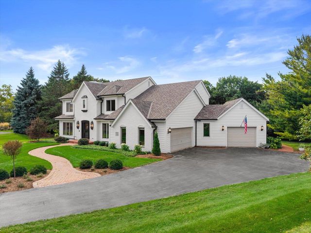 W308N1801 Westlake CIRCLE, Delafield, WI 53018