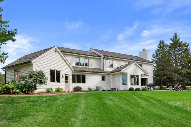 W308N1801 Westlake CIRCLE, Delafield, WI 53018