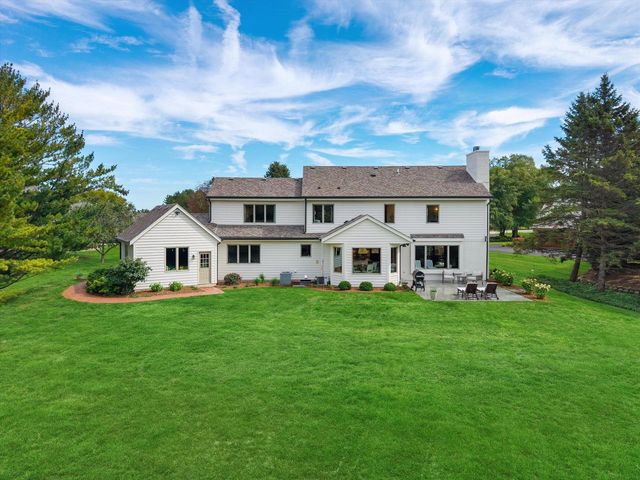 W308N1801 Westlake CIRCLE, Delafield, WI 53018