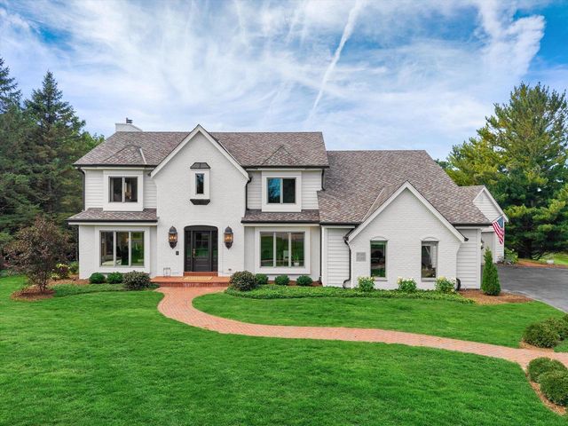 W308N1801 Westlake CIRCLE, Delafield, WI 53018