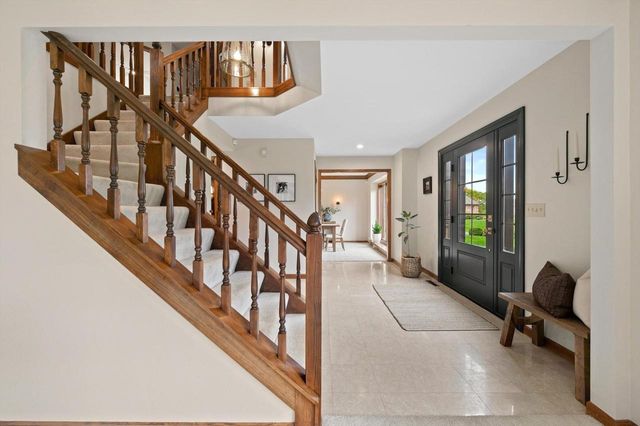 W308N1801 Westlake CIRCLE, Delafield, WI 53018