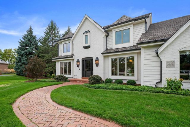 W308N1801 Westlake CIRCLE, Delafield, WI 53018