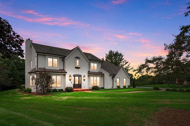 W308N1801 Westlake CIRCLE, Delafield, WI 53018