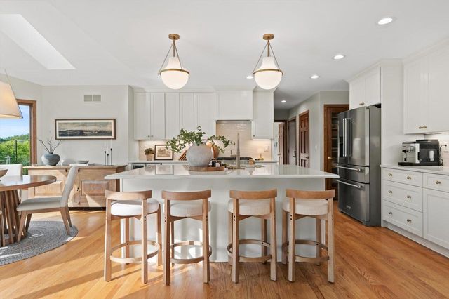 W308N1801 Westlake CIRCLE, Delafield, WI 53018