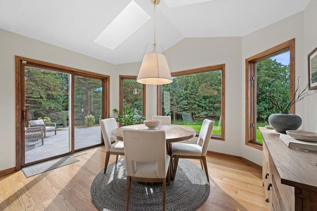 W308N1801 Westlake CIRCLE, Delafield, WI 53018