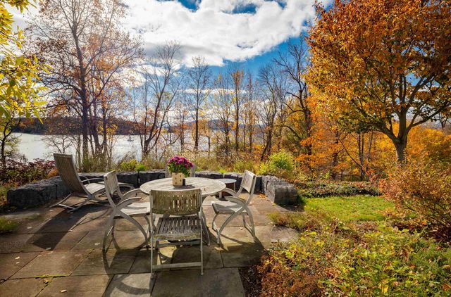 188 McNeil Cove Road, Charlotte, VT 05445