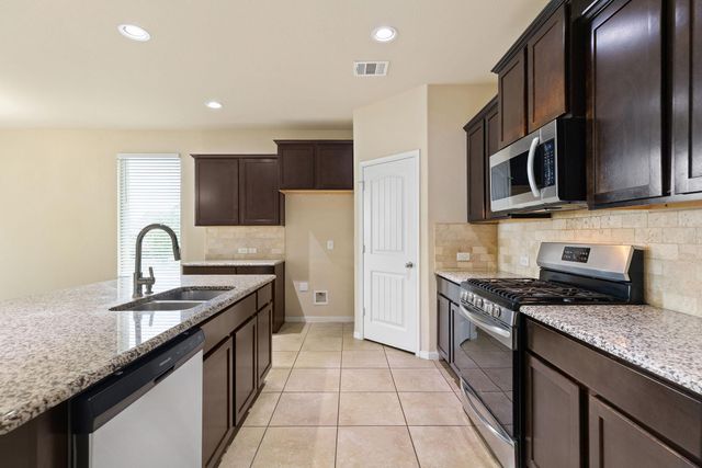 1900 Alvarado DR, Round Rock, TX 78664