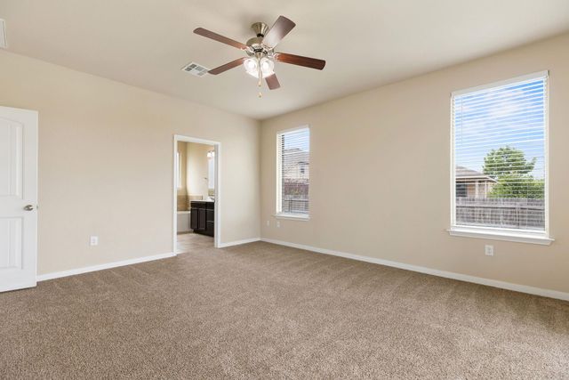 1900 Alvarado DR, Round Rock, TX 78664