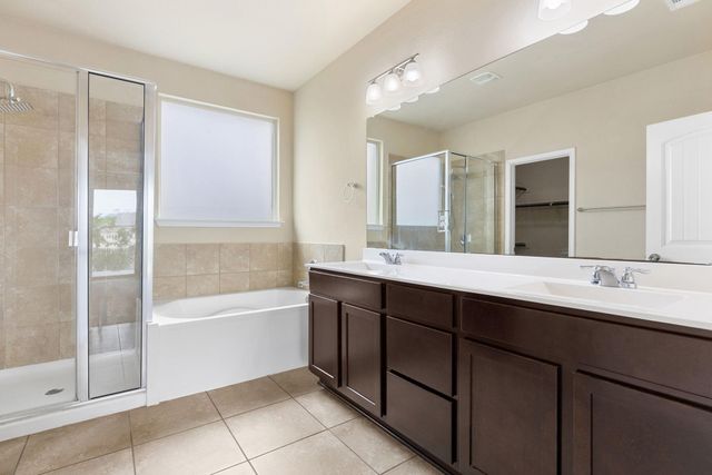 1900 Alvarado DR, Round Rock, TX 78664