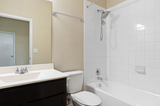 1900 Alvarado DR, Round Rock, TX 78664