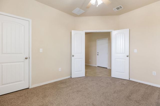 1900 Alvarado DR, Round Rock, TX 78664