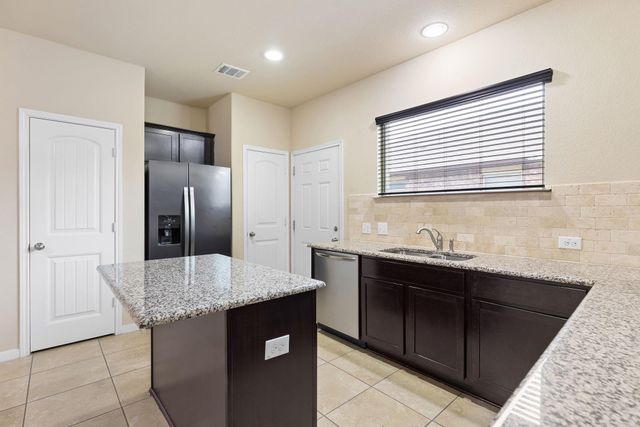 1900 Alvarado DR, Round Rock, TX 78664