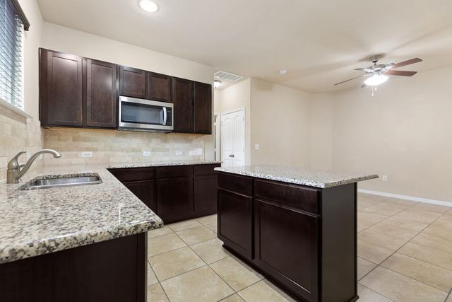 1900 Alvarado DR, Round Rock, TX 78664