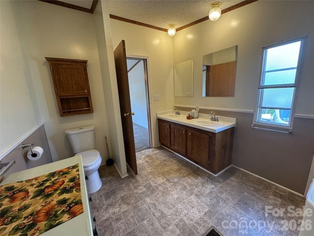 51 Little Hungry Road, Hendersonville, NC 28792