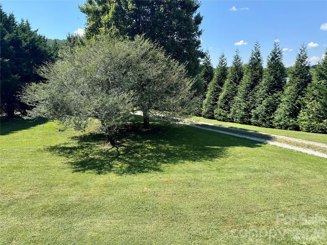 51 Little Hungry Road, Hendersonville, NC 28792