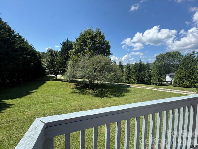 51 Little Hungry Road, Hendersonville, NC 28792