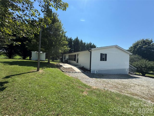 51 Little Hungry Road, Hendersonville, NC 28792