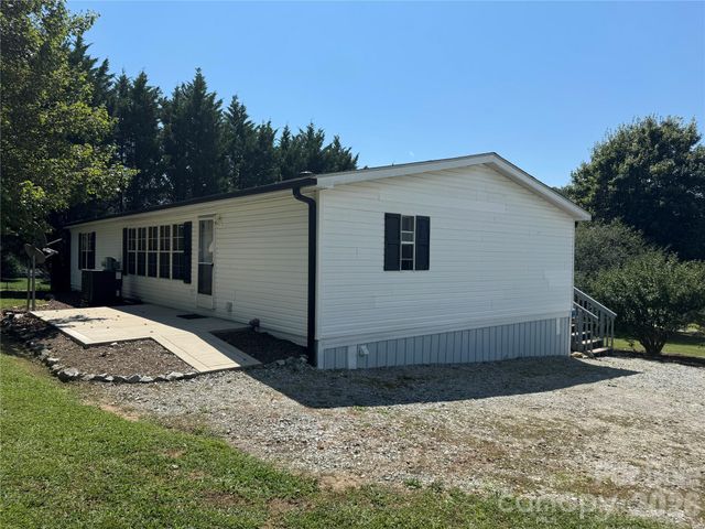 51 Little Hungry Road, Hendersonville, NC 28792