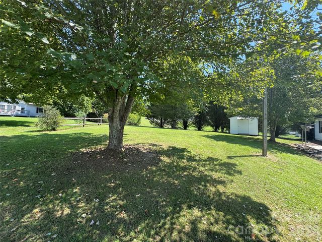 51 Little Hungry Road, Hendersonville, NC 28792