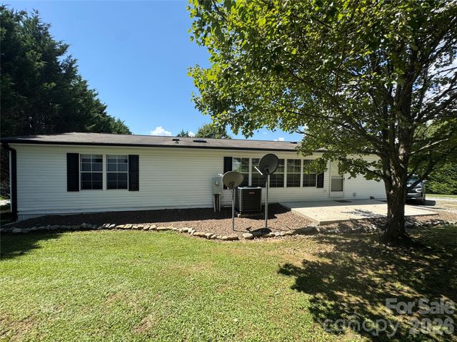 51 Little Hungry Road, Hendersonville, NC 28792