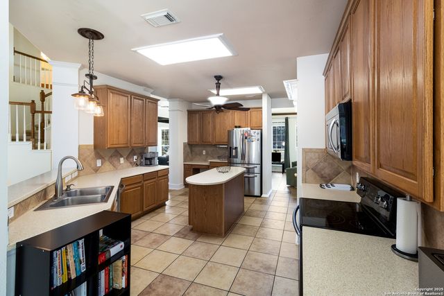 100 Green Stone, Cibolo, TX 78108