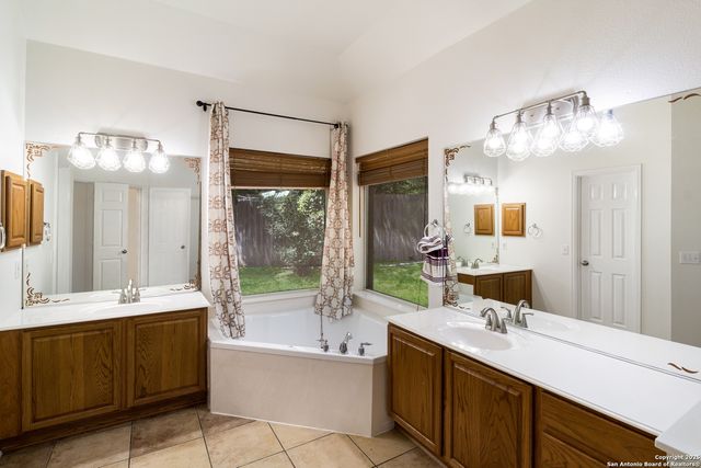 100 Green Stone, Cibolo, TX 78108