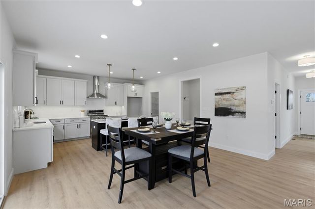 9225 Merritt Avenue, Rock Hill, MO 63144