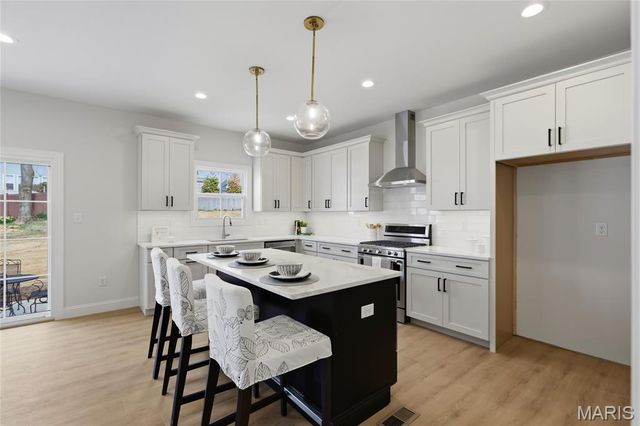 9225 Merritt Avenue, Rock Hill, MO 63144