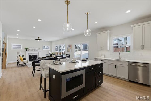 9225 Merritt Avenue, Rock Hill, MO 63144