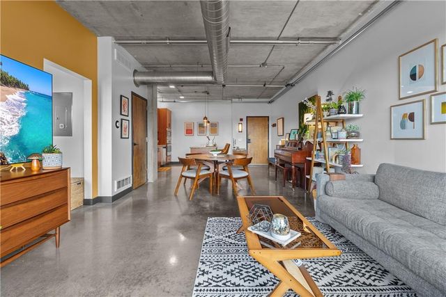 4141 Pennsylvania Avenue 402, Kansas City, MO 64111