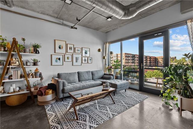 4141 Pennsylvania Avenue 402, Kansas City, MO 64111