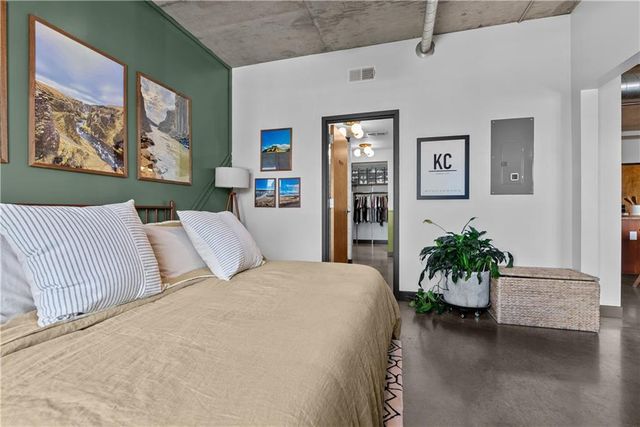 4141 Pennsylvania Avenue 402, Kansas City, MO 64111