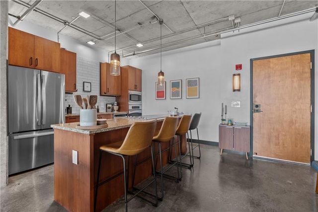 4141 Pennsylvania Avenue 402, Kansas City, MO 64111