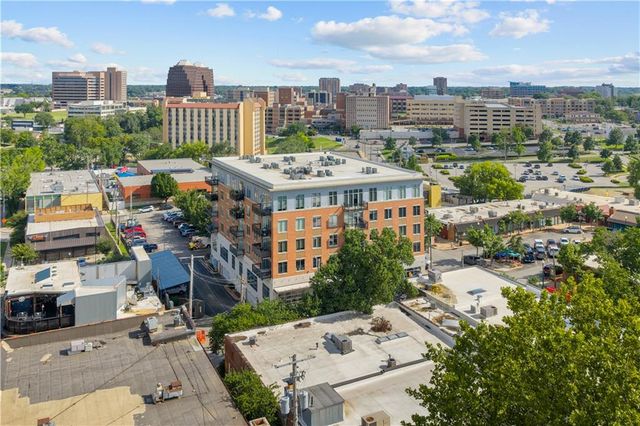 4141 Pennsylvania Avenue 402, Kansas City, MO 64111