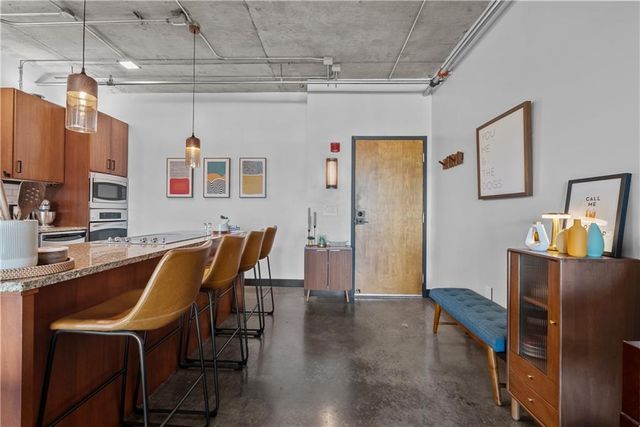 4141 Pennsylvania Avenue 402, Kansas City, MO 64111