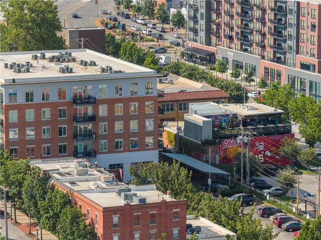 4141 Pennsylvania Avenue 402, Kansas City, MO 64111