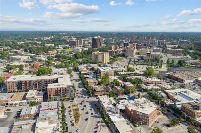 4141 Pennsylvania Avenue 402, Kansas City, MO 64111