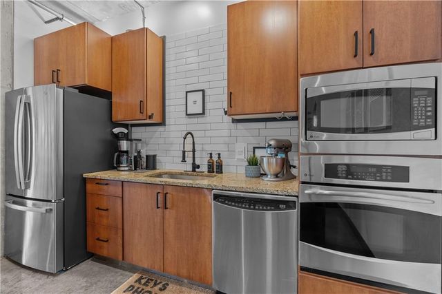 4141 Pennsylvania Avenue 402, Kansas City, MO 64111