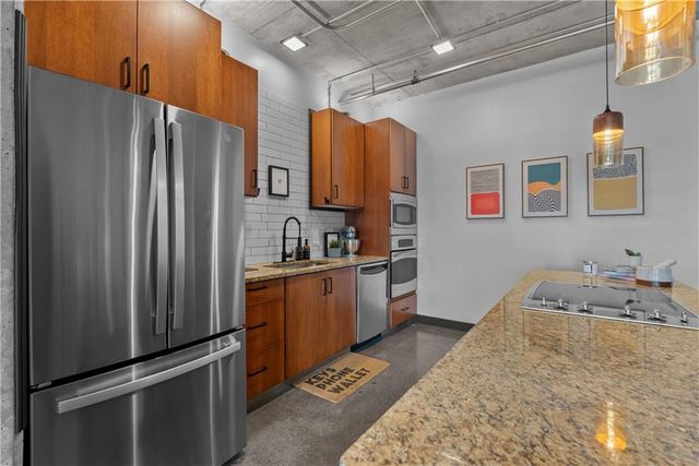 4141 Pennsylvania Avenue 402, Kansas City, MO 64111
