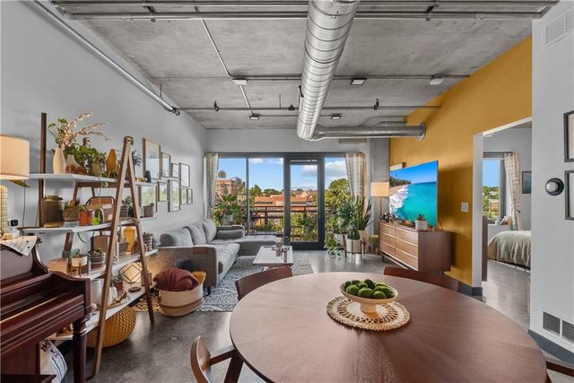 4141 Pennsylvania Avenue 402, Kansas City, MO 64111