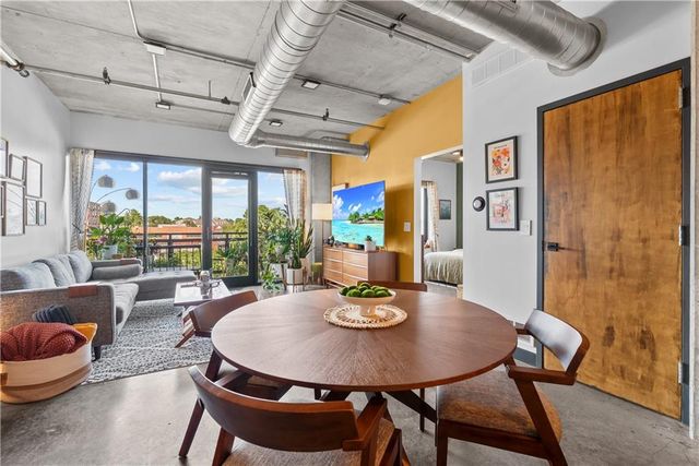 4141 Pennsylvania Avenue 402, Kansas City, MO 64111