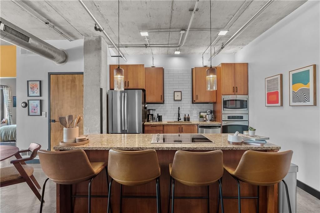 4141 Pennsylvania Avenue 402, Kansas City, MO 64111