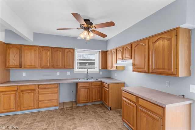3267 Bell Wick Road, Hubbard, OH 44425