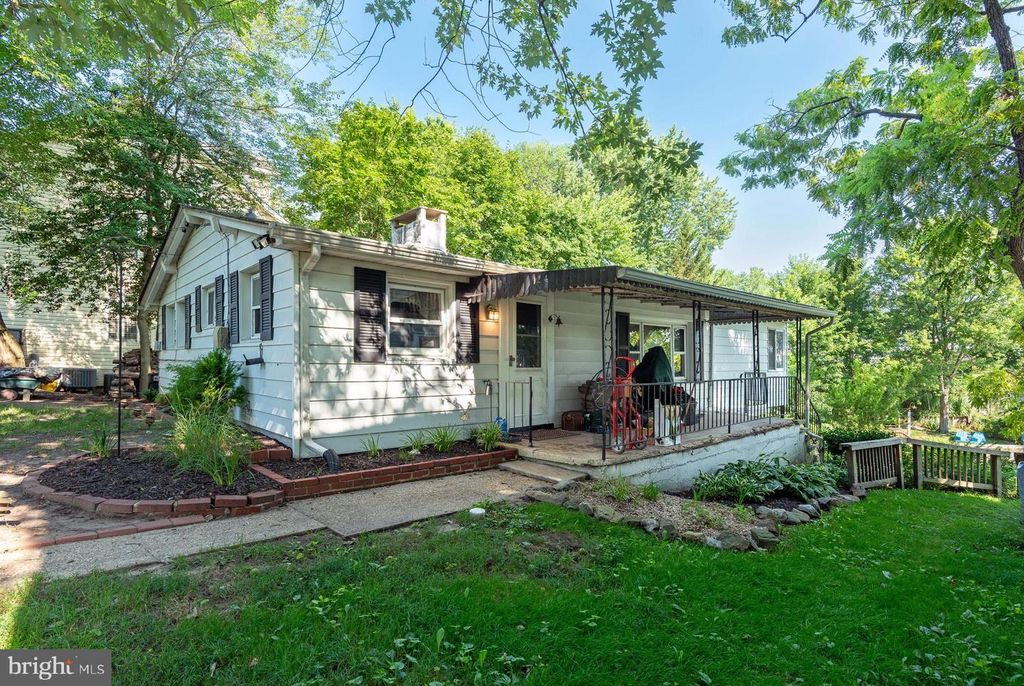 124 CLUB RD, Pasadena, MD 21122