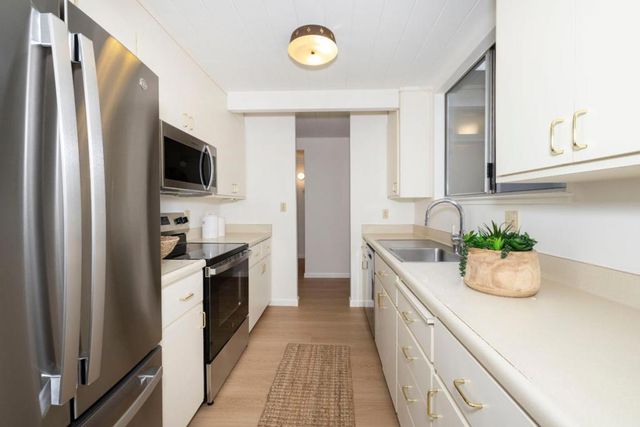 860 Marshall Drive, Palo Alto, CA 94303