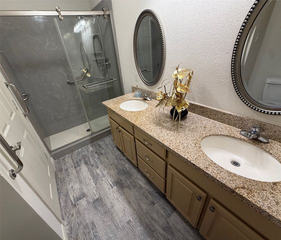 1107 Oxford Drive, Gainesville, TX 76240